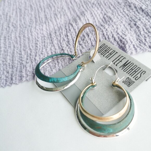 Robert Lee Morris Soho Two Tone Green Enamel Crescent Hoop Earrings Modern Chic - Picture 3 of 3